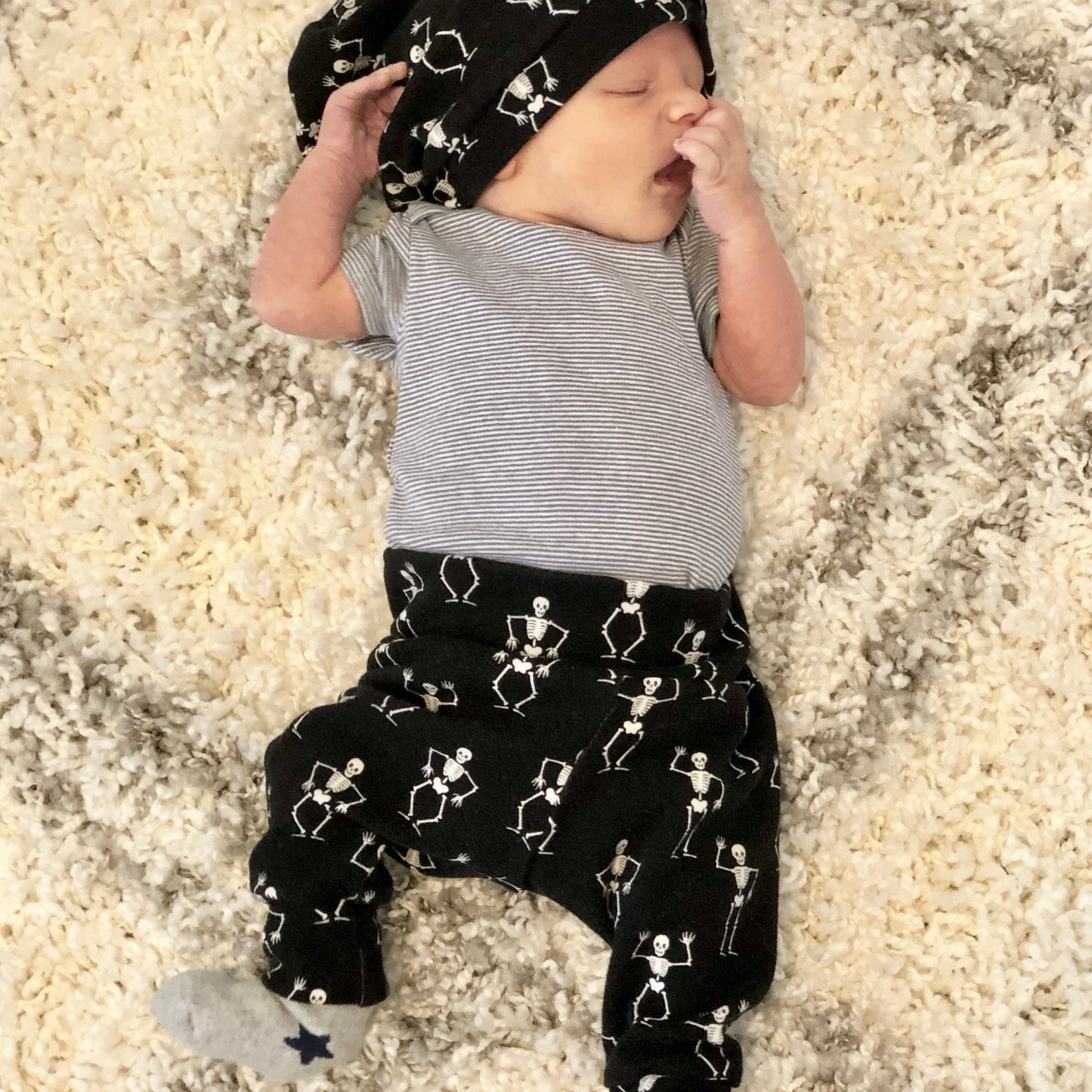 Glow in the Dark Dancing Skeleton Leggings